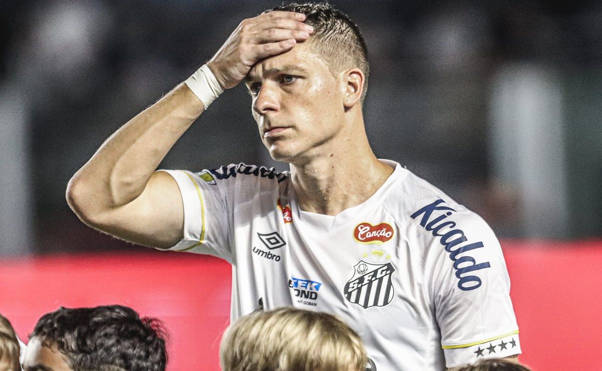 santos tem lista de dispensa com furch, patrick, billy arce, lucas lima e +16 jogadores