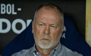 mano menezes recua fluminense e torcida critica treinador contra athletico pr: "não é possível"