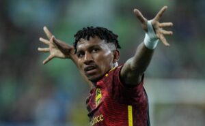 léo chú, ex grêmio, pode voltar ao brasil após receber contato do cruzeiro, fluminense e +1