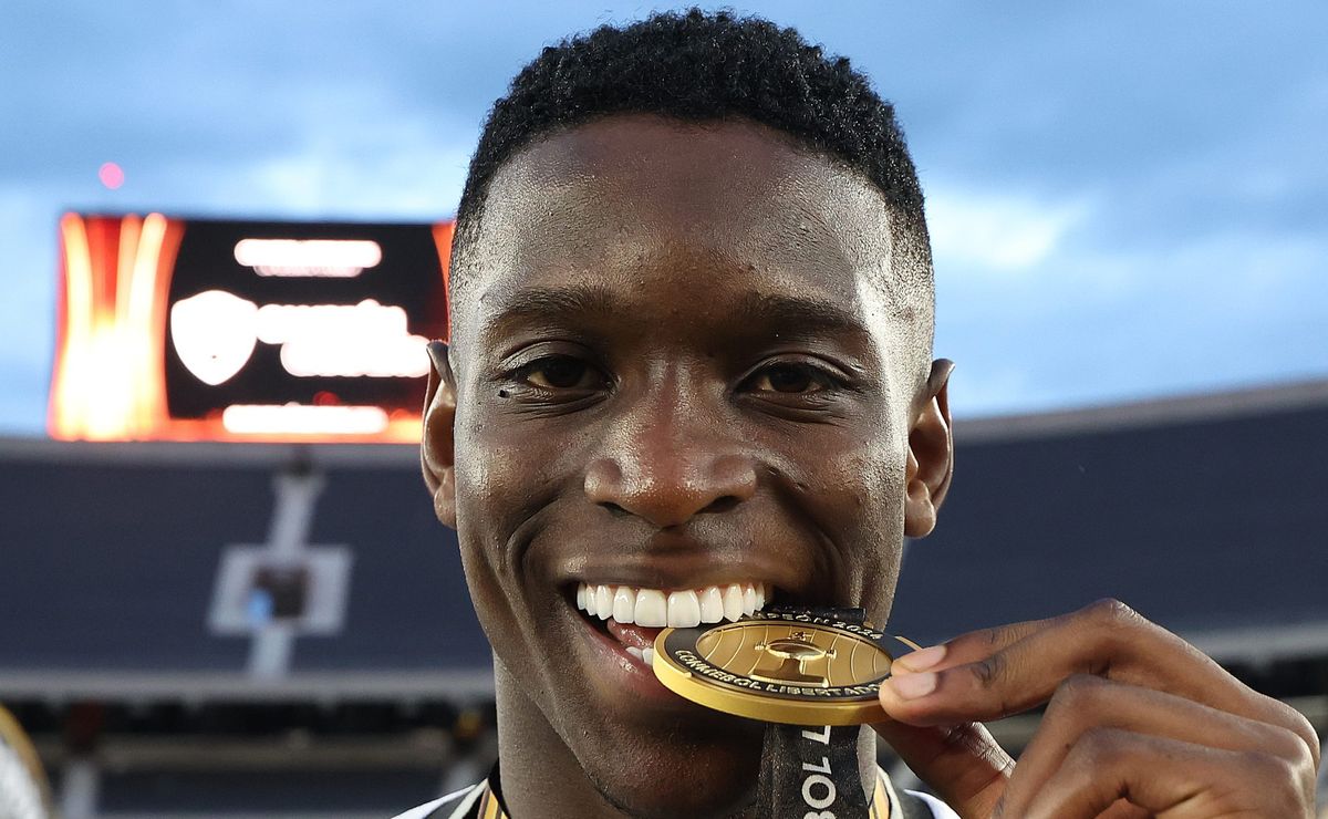 luiz henrique, do botafogo, entra na mira do barcelona esp para ser substituto de lamine yamal