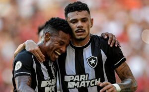 botafogo negocia contratação de jair e oferece 3 jogadores ao santos por troca