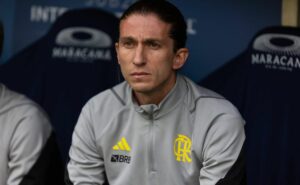 flamengo aprova assinatura com meio campista após aval de filipe luís e matheus gonçalves negocia renovação
