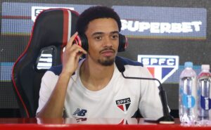 jamal lewis viaja à inglaterra e novo cenário deve determinar saída do são paulo