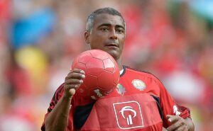 romário avalia a atual seleção brasileira: "ver o brasil de hoje é um pouco triste"