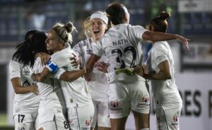 capitã das sereias da vila, passa por cirurgia e recebe apoio da torcida do santos: "força"