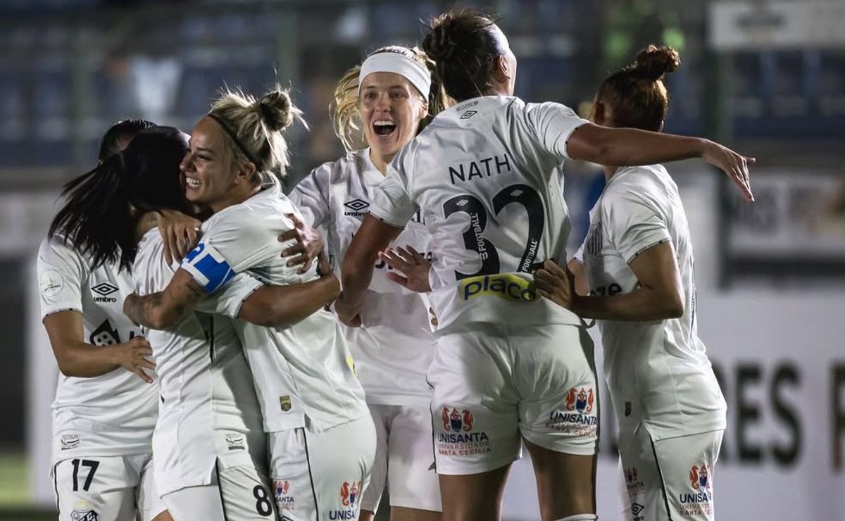 capitã das sereias da vila, passa por cirurgia e recebe apoio da torcida do santos: "força"
