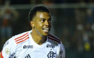 josé boto define futuro de carlinhos no flamengo e atacante já sabe onde irá jogar em 2025