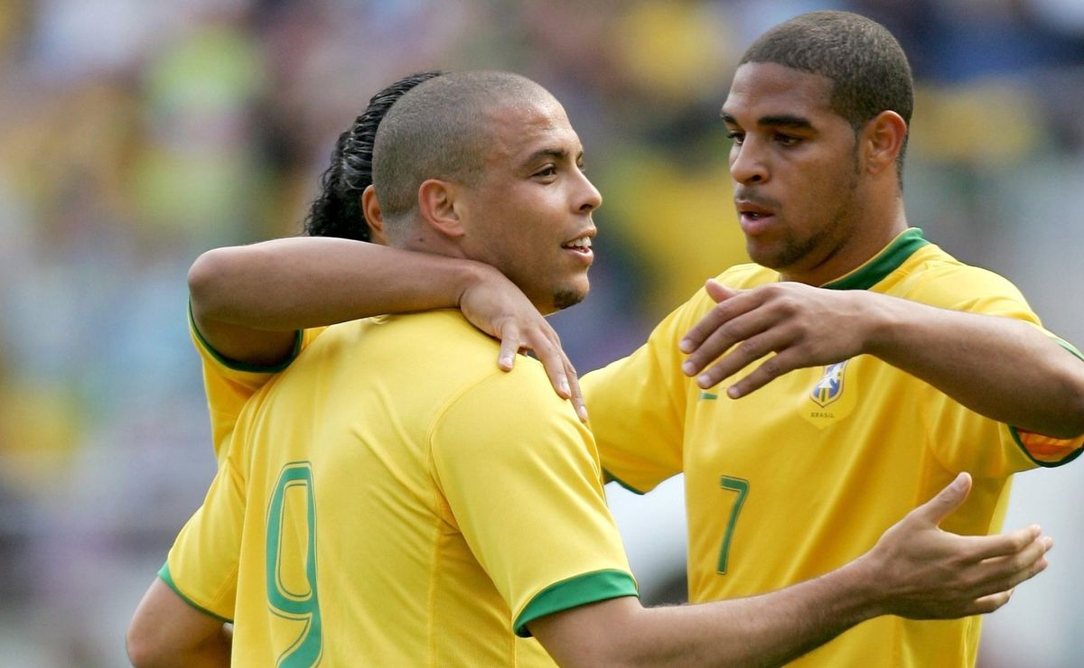 adriano chama zico, romário e outras lendas para amistoso festivo no maracanã