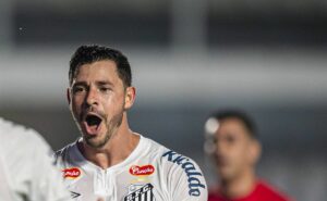 após buscar contratação de giuliano, coritiba procura o santos e quer assinar com messias