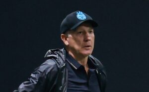 renato portaluppi é criticado pela torcida do grêmio após tropeço contra vitória: "É uma piada"