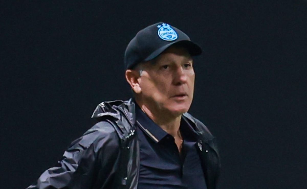 renato portaluppi é criticado pela torcida do grêmio após tropeço contra vitória: "É uma piada"
