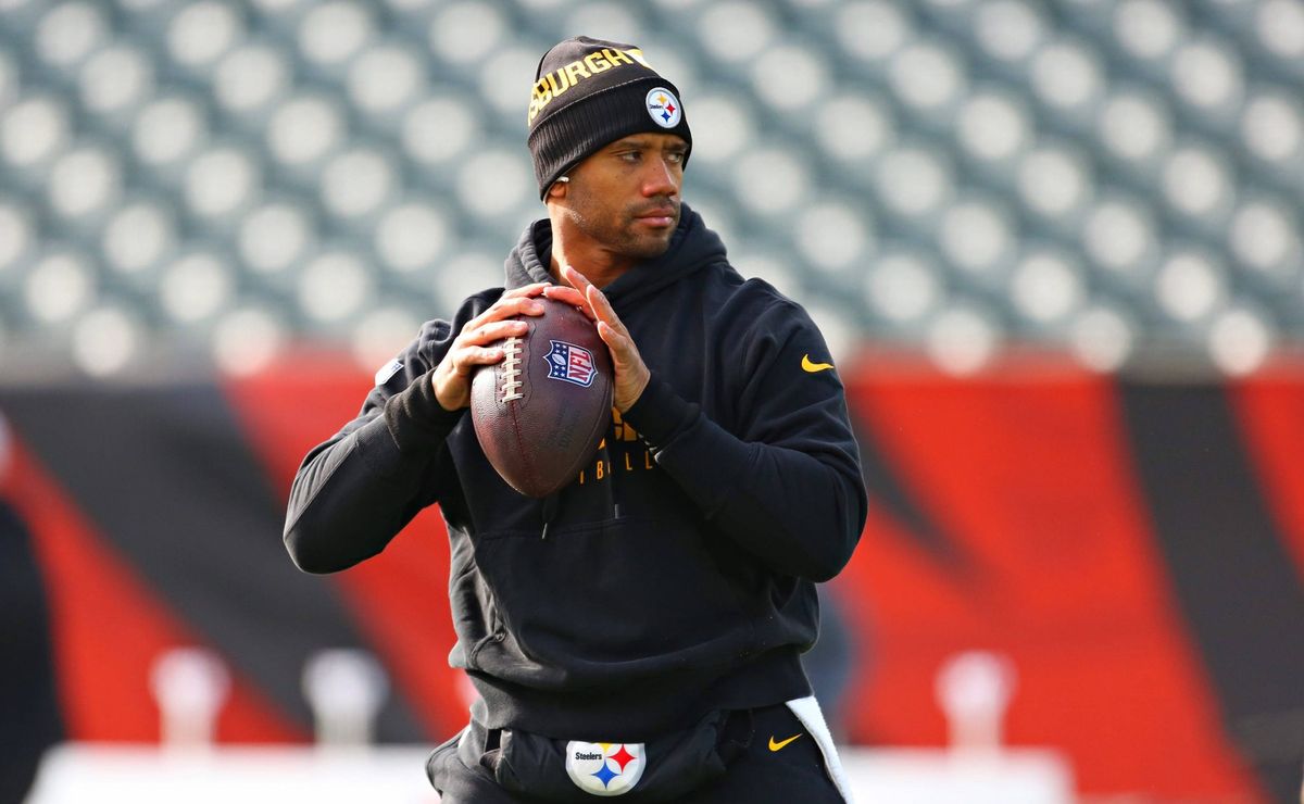 nfl: o técnico de russell wilson e justin fields recebe oferta para deixar os steelers