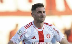 saída de lucas alario é confirmada e atacante pode enfrentar o internacional na libertadores