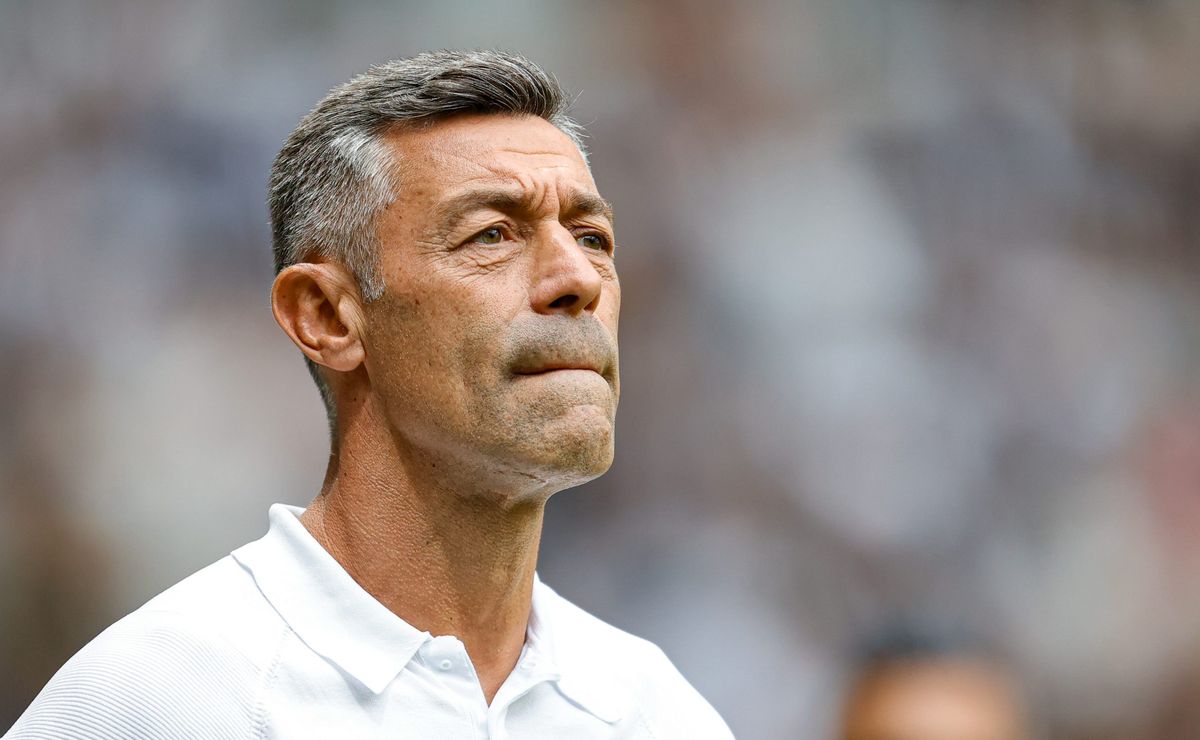 caixinha fez exigências que incomodaram a direção do grêmio e guerra tenta remediar situação