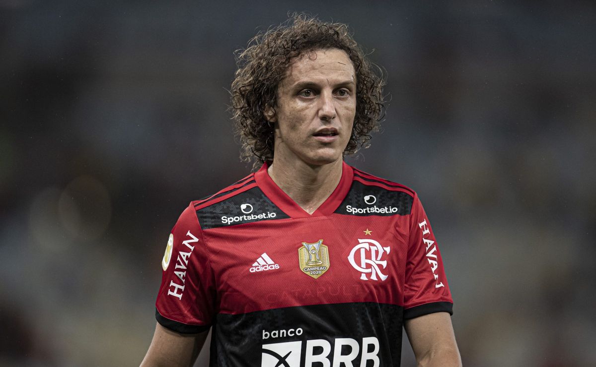 cruzeiro pode contratar david luiz, mas precisa vencer disputa com corinthians nos bastidores