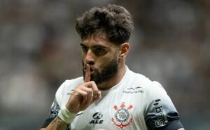 yuri alberto provoca torcida do grêmio e torcedores detonam jogadores "ninguém impõe respeito"