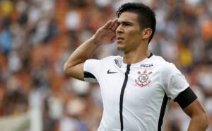 fábio carille pede e vasco contata balbuena, ex corinthians que está no dinamo moscou