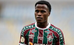 arias rebate ameaças da torcida do fluminense e bastidores fervem: "só para lembrar vocês que..."
