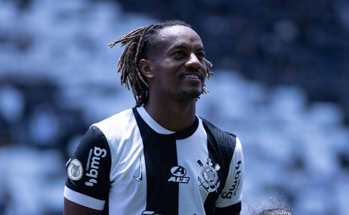 andré carrillo surpreendeu todos no corinthians com adaptação e amizade com memphis depay