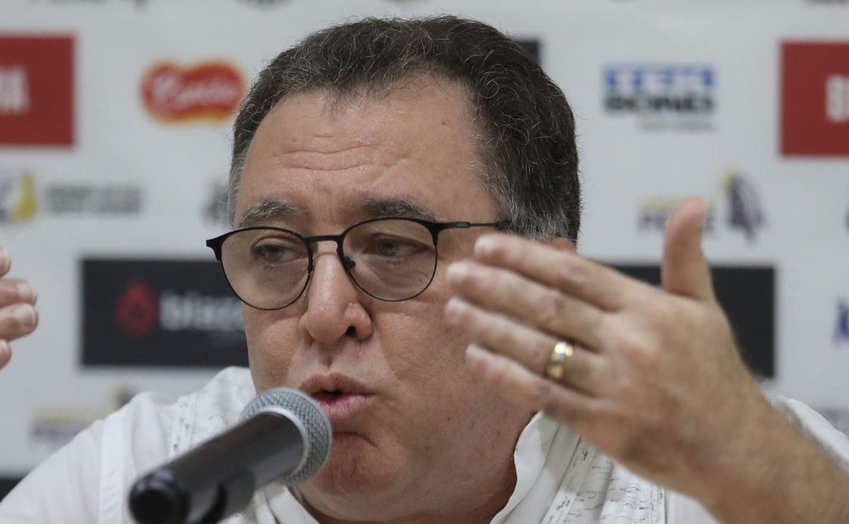 santos de marcelo teixeira avança em acordo com meio campista e giuliano terá contrato rescindido