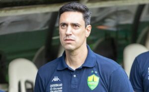 bernardo franco, técnico do cuiabá, faz análise após vitória do fluminense: "ambiente hostil"