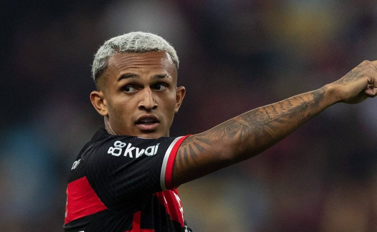 wesley se reúne com representantes do tottenham e saída do flamengo ganha força