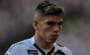 carlos palácios rende quantia milionária ao vasco com transferência para o boca juniors, da argentina