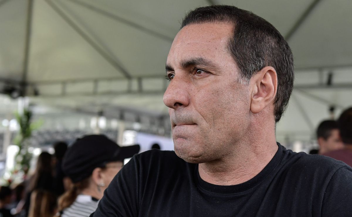 edmundo destaca necessidade de venda do vasco para magnata grego: “fica sendo sacaneado”