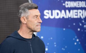 após tentar crespo, carille e vítor pereira, grêmio tem pedro caixinha como plano b para novo técnico 