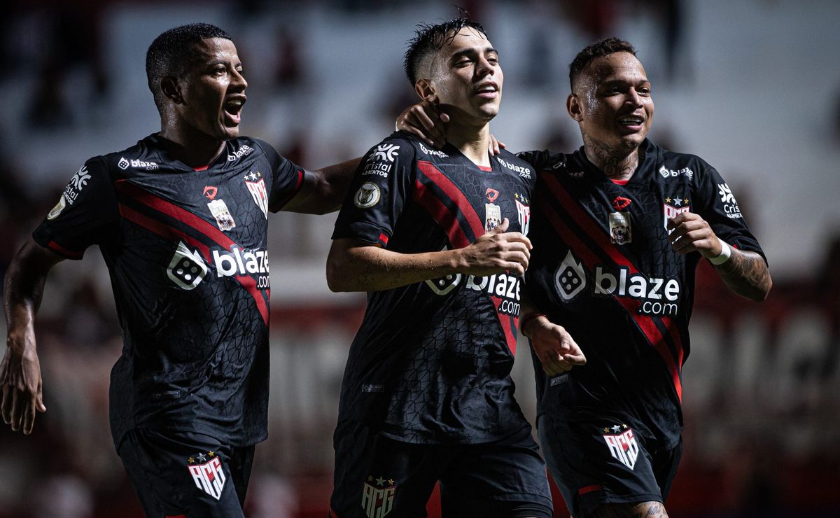 vasco quer contratar destaque do atlético go e procura informações sobre alejo cruz