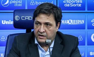 alberto guerra explica o que aconteceu na negociação entre grêmio e pedro caixinha: "proposta melhor"