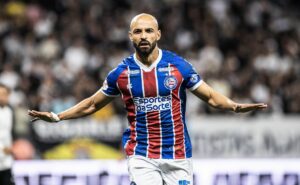 santos acerta detalhes para fechar contratação de thaciano, do bahia, por valor recorde