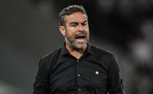 artur jorge é chamado para reunião com textor e tem futuro no botafogo definido