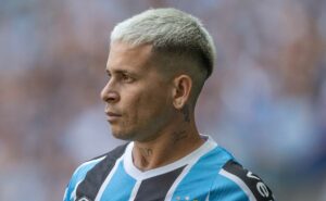 soteldo tem negociações com o cruzeiro, e 'baixinho' poderá compor ataque com dudu e gabigol