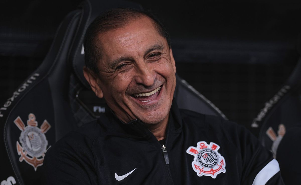 ramón díaz é comparado com pep guardiola pela torcida do corinthians: "hoje, ele é melhor"