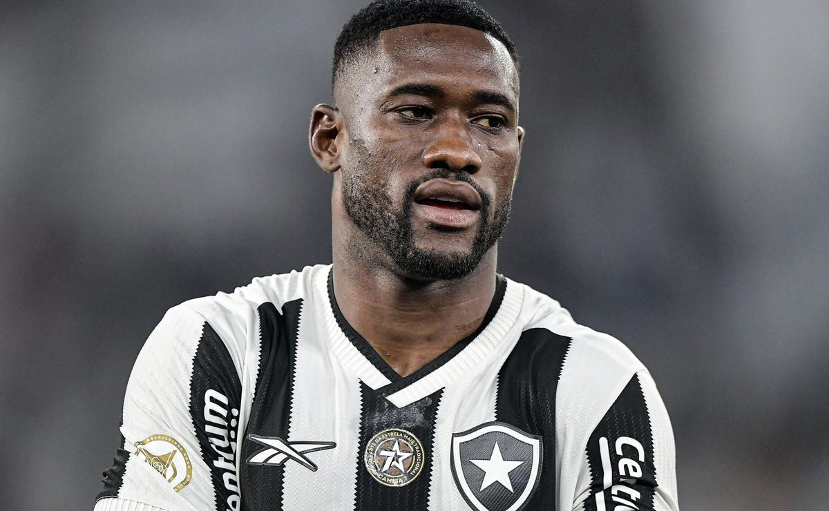 artur jorge é comunicado sobre bastos para botafogo x pachuca e zagueiro está fora da estreia no mundial de clubes