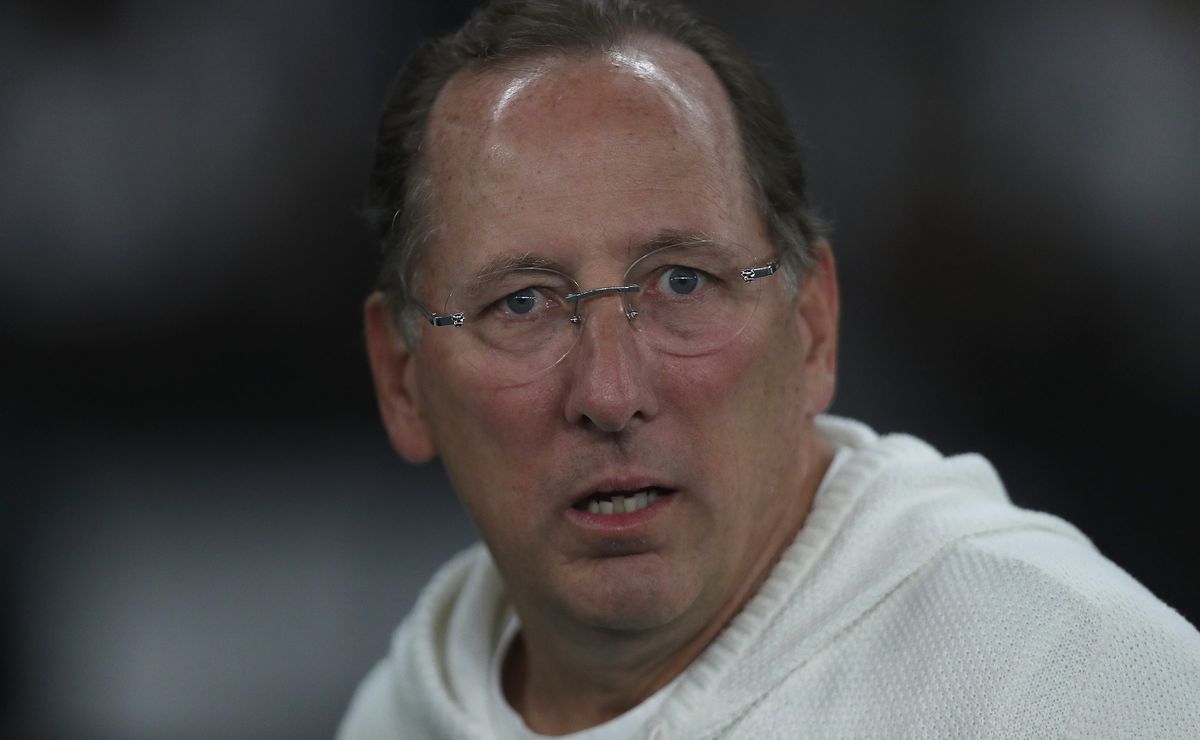 john textor vira 'refém' de contrato e artur jorge pode deixar botafogo por € 5 milhões