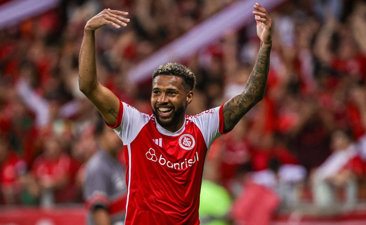 internacional define carbonero como substituto de wesley e negociação é exposta