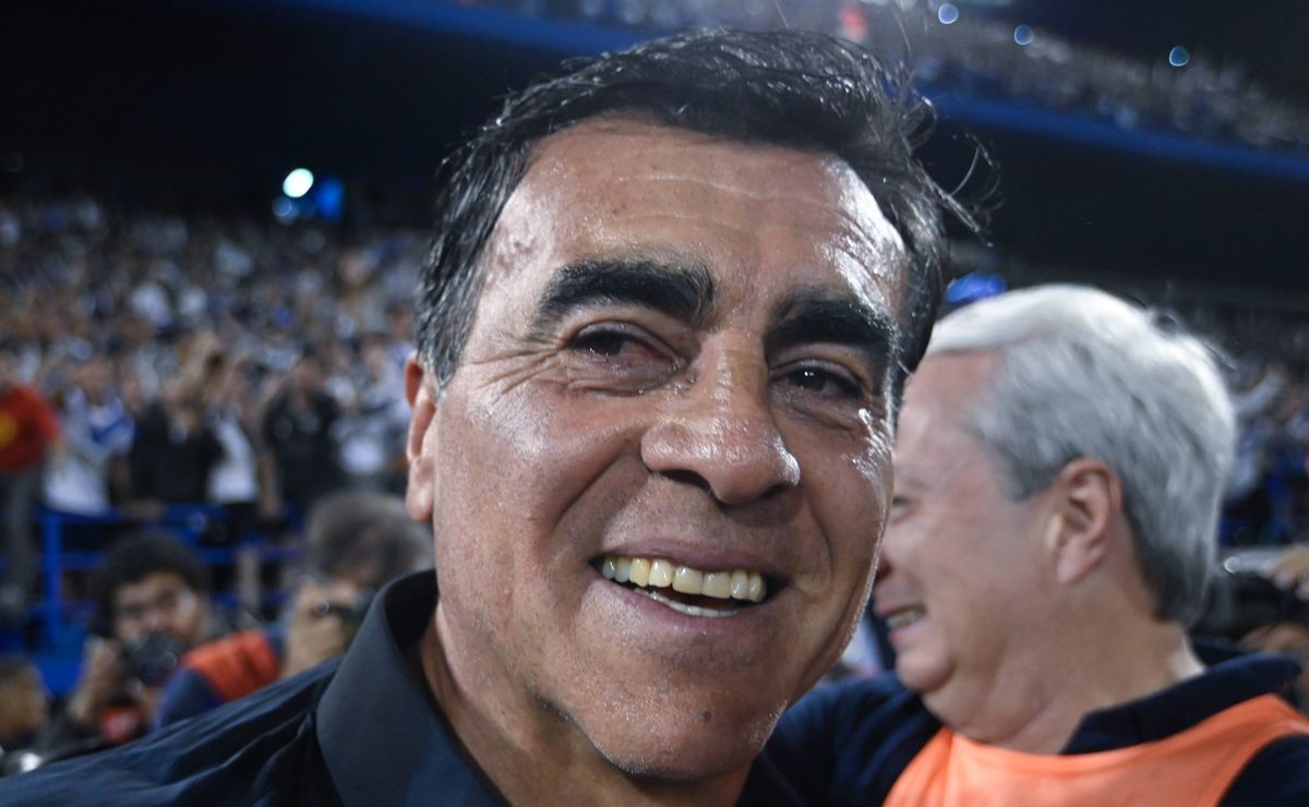 grêmio avança pela contratação do técnico gustavo quinteros, revela jornalista: "clube espera anunciar..."