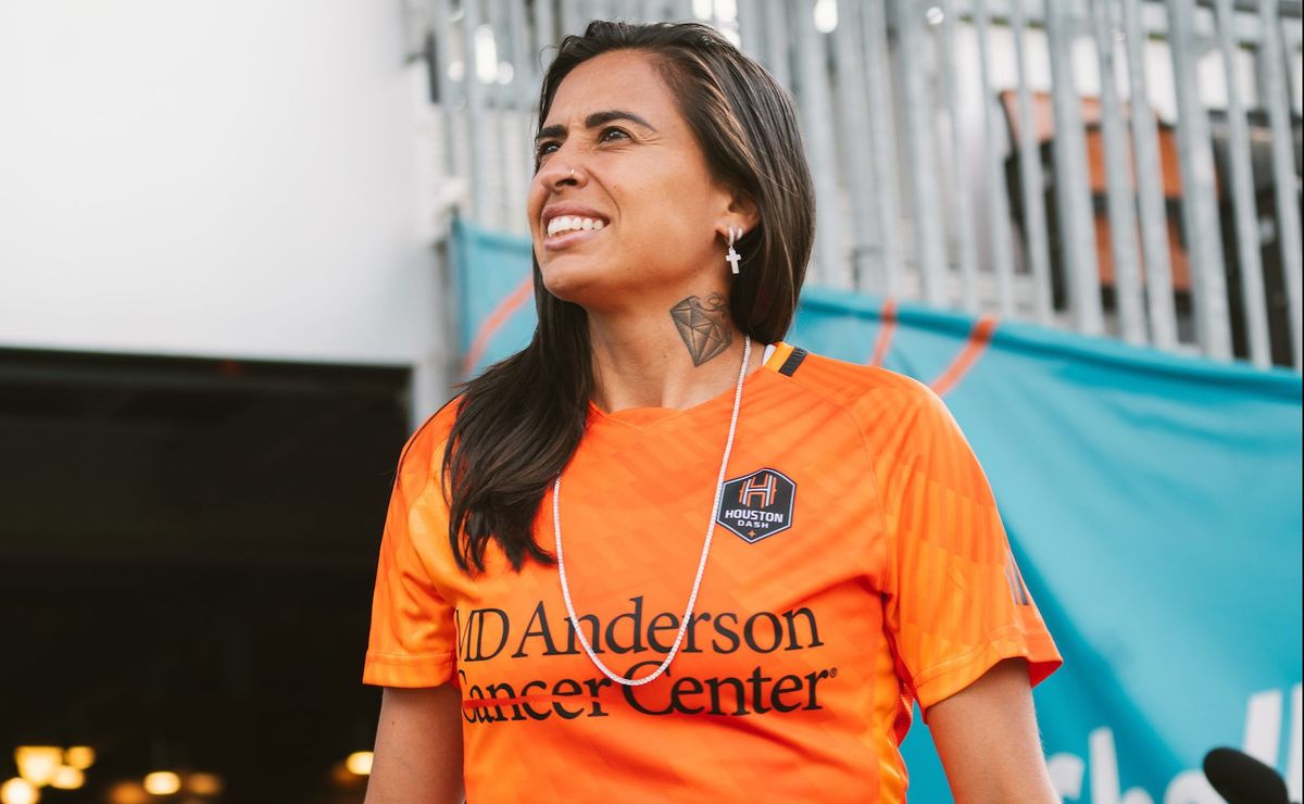 andressa alves, ex houston dash, é o novo reforço do corinthians e promete agitar 2025