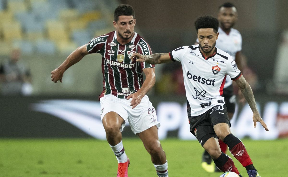 torcedores do fluminense celebram saída de jogador após críticas e baixa performance