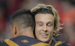 mano menezes autoriza e fluminense busca compra do atacante canobbio, do athletico