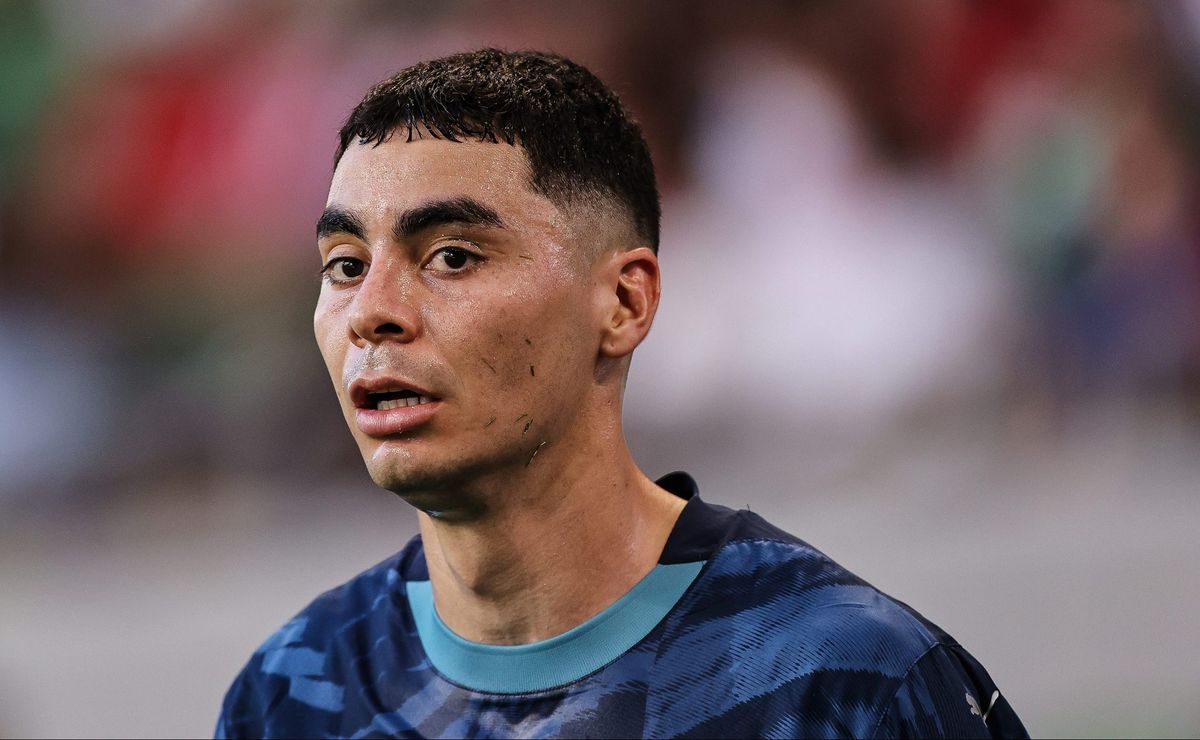 botafogo segue de olho em miguel almirón, do newcastle, e salário é de r$ 1,8 milhão