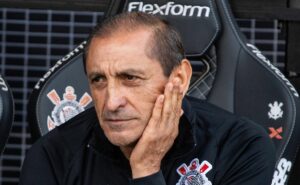 vasco vence disputa com corinthians de ramón díaz e deve renovar com vegetti