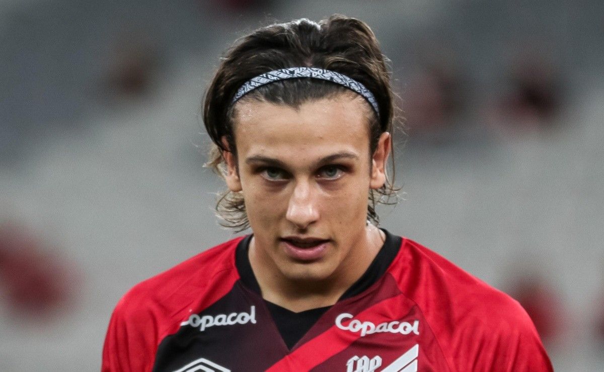 vasco pode anunciar reforço para 2025 e quer fechar com canobbio, do athletico pr