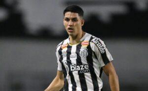 santos avança por jovem zagueiro para substituir jair cunha