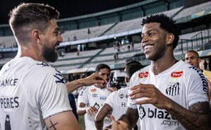 no vasco, fábio carille avança conversas para contratar gil, sem renovação com santos