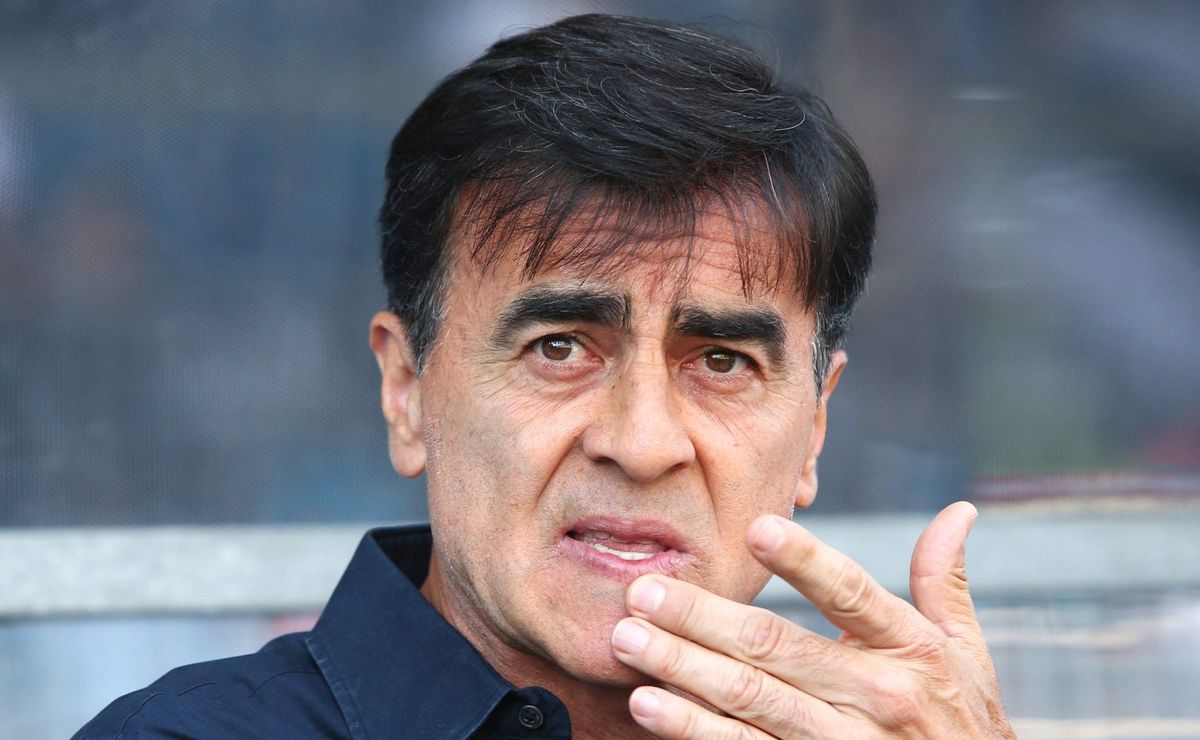 santos faz oferta por gustavo quinteros e treinador prioriza permanência no vélez sarsfield