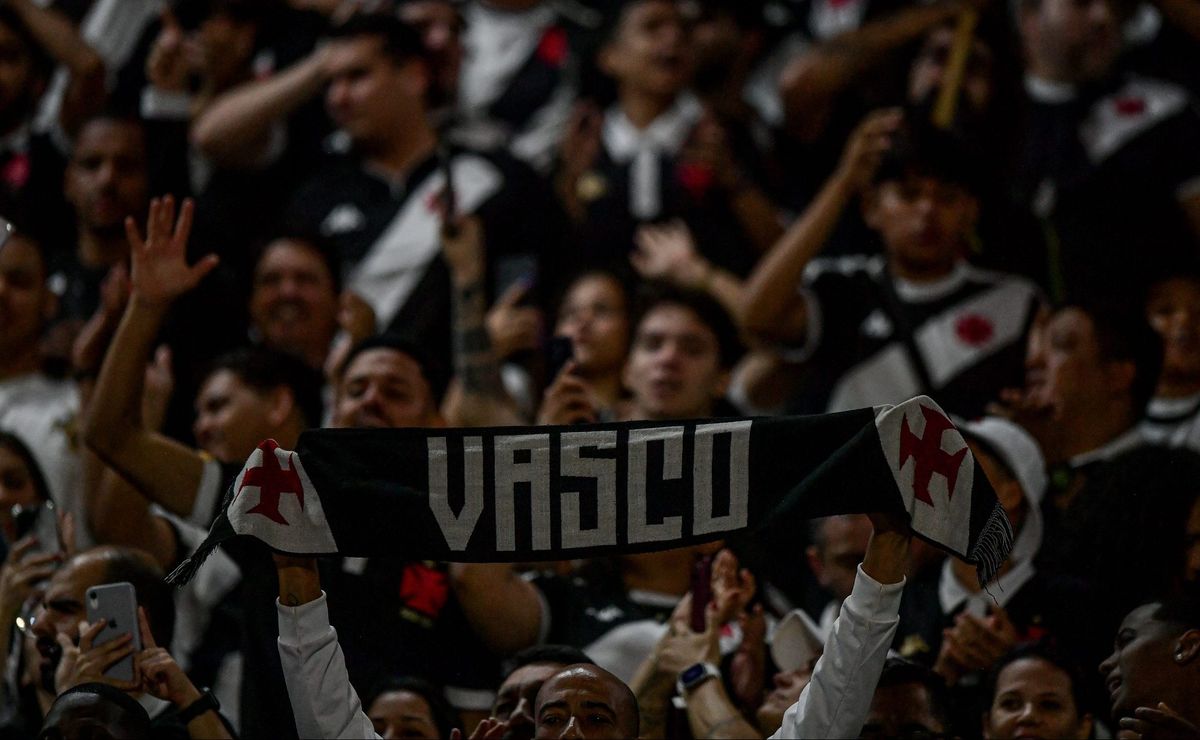 vasco sofre pressão da torcida após rumores sobre a possível chegada de fábio carille