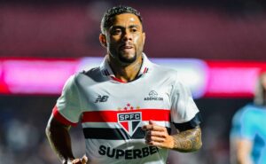 são paulo responde proposta do vitória para vender wellington rato